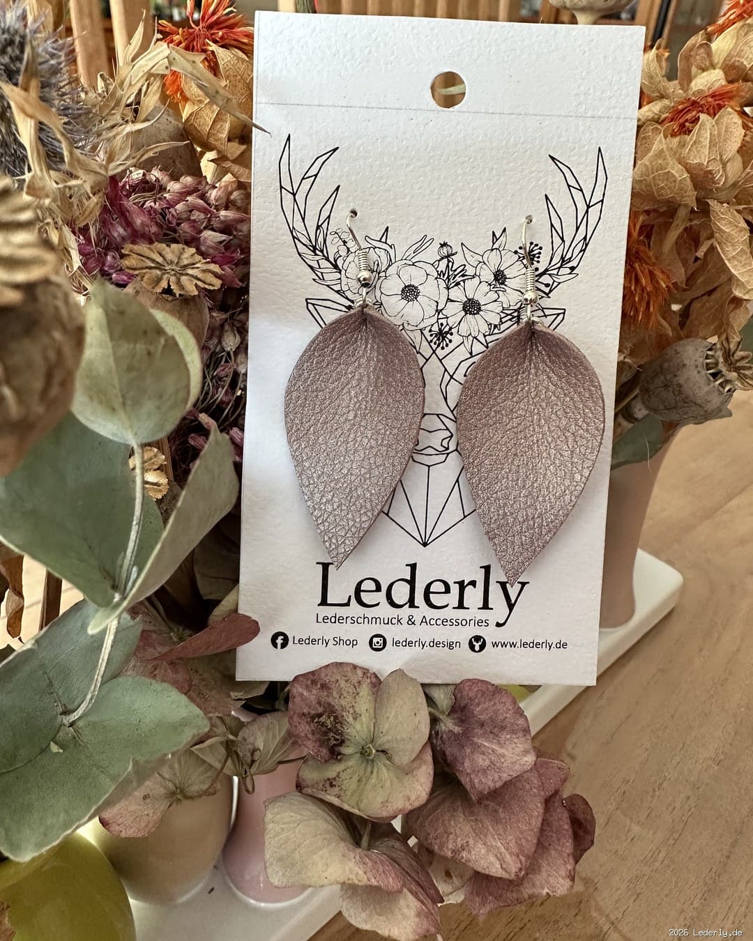 Goldene Leder-Ohrringe